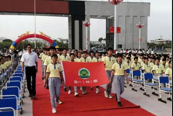 在給學生定制校服的時候，尺碼該如何選擇